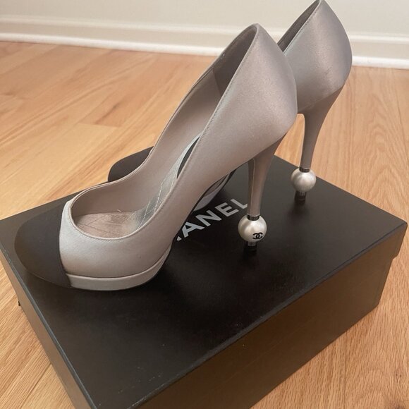 CHANEL Black Leather Satin Pumps Heels - Picture 7 of 15